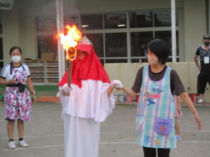キャンプファイヤーには火の女神が登場。<br />
火の大切さを教えてくれました。