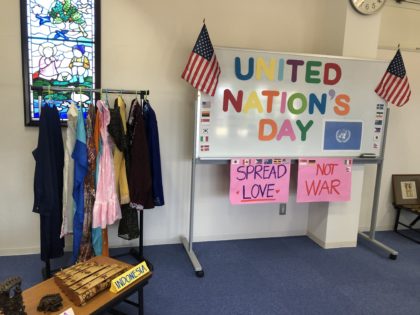 英語クラスのユナイテッドネーションがありました。いろいろな国の旗、お金、食べ物、肌の色、民族衣装のことを丁寧に教えてくれました。<br />
貴重な時間を過ごすことのできる子どもたち、私たち先生たちはとっても幸せです。