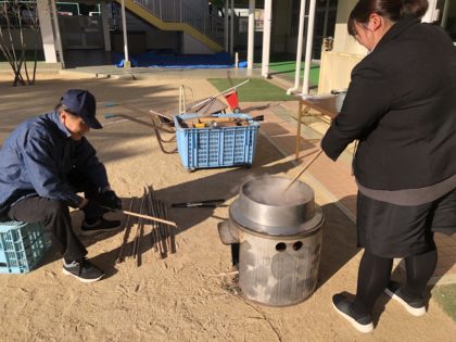 富士見が丘こども園はチームワークバッチリ！！優しくて何でも作ってくれる素敵な用務員さんと丁寧な事務長。。。おいしくなーれーと魔法をかけてくれました。