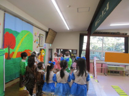 英語クラスの劇「オズの魔法使い」はオールイングリッシュ！！素晴らしかったです。